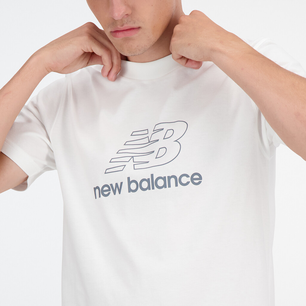 New Balance - Graphic V Flying NB Brand T-Shirt - white