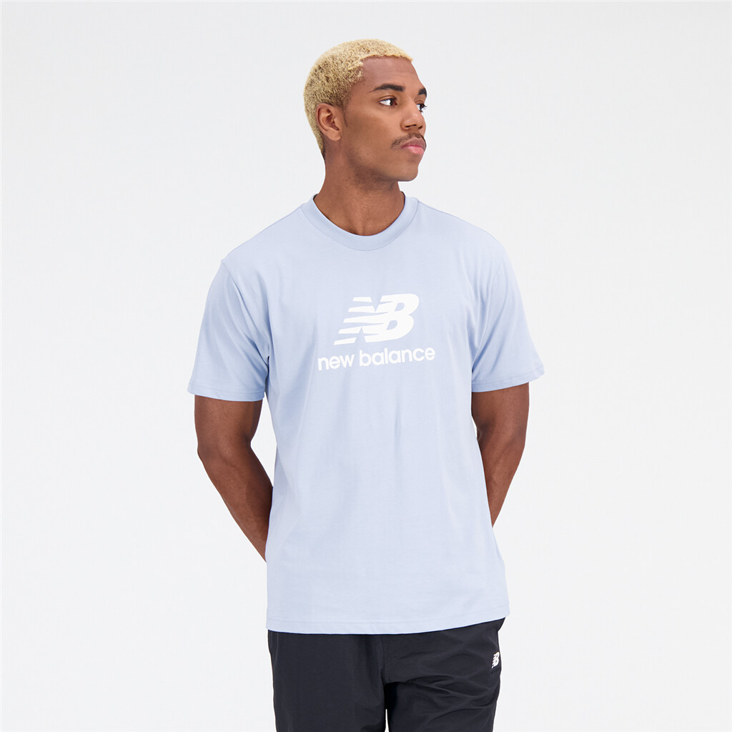 New Balance - Essentials Stacked Logo T-Shirt - light arctic grey