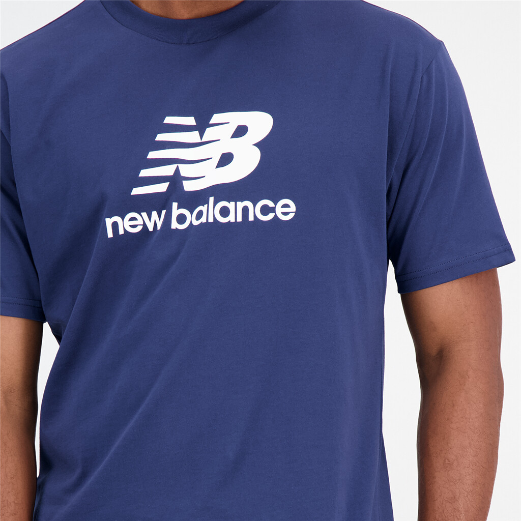 New Balance - Essentials Stacked Logo T-Shirt - nb navy