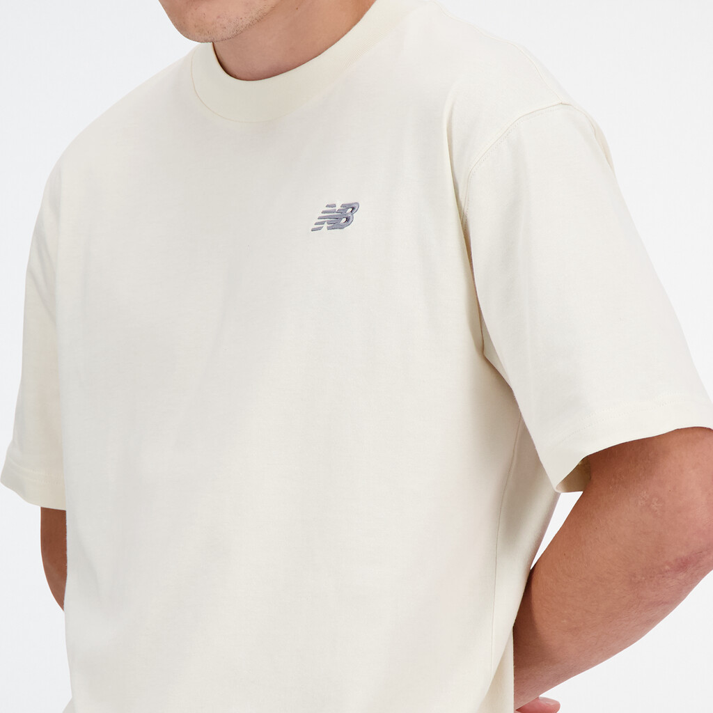 New Balance - Sport Essentials Small Logo T-Shirt - linen