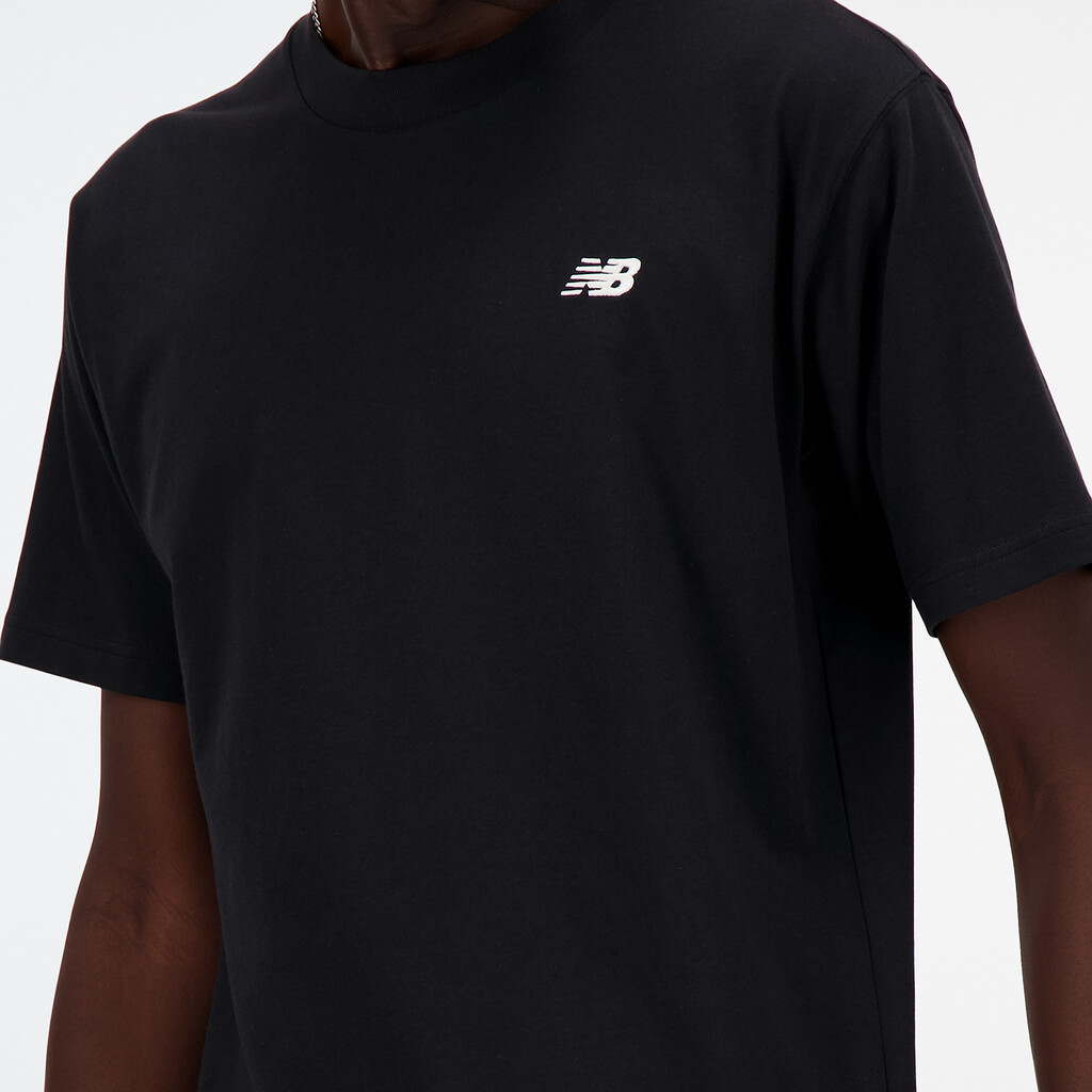 New Balance - Sport Essentials Small Logo T-Shirt - black