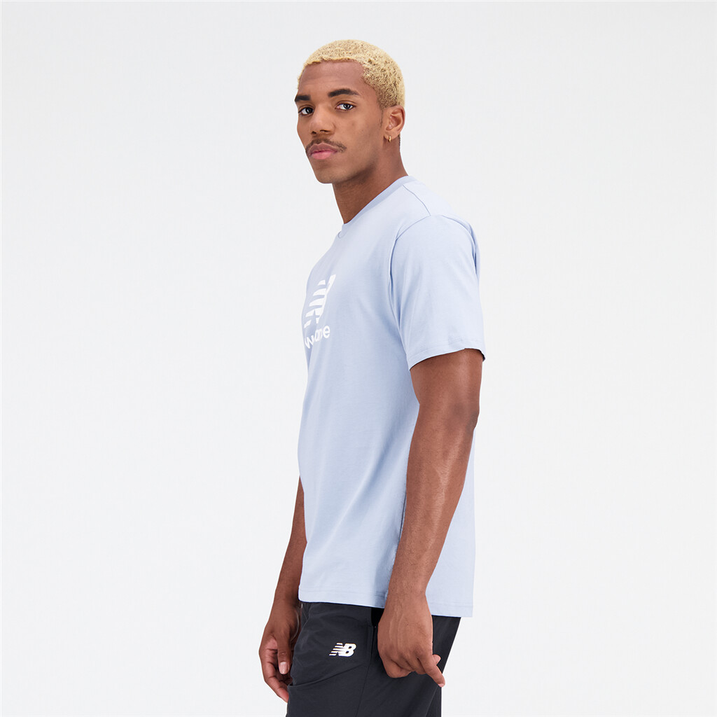 New Balance - Essentials Stacked Logo T-Shirt - light arctic grey